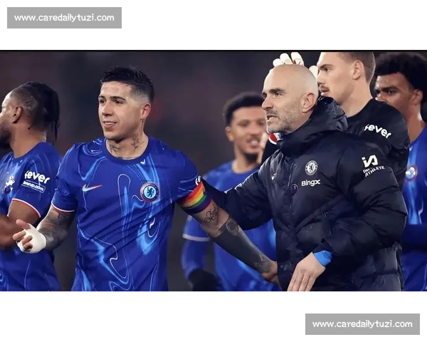 世俱杯争议风暴！切尔西将帅怒批裁判判罚 + 暂停决定